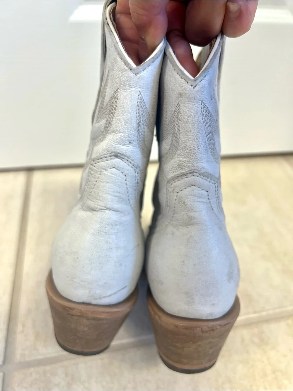 IDYLLWIND WHEELS WESTERN BOOTIES ROUND TOE ivory cowboys embroidered women 6.5M
